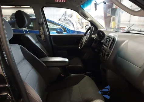 2003 Ford Escape Xlt из США, поврежденный, VIN 1FMYU93153KB12281